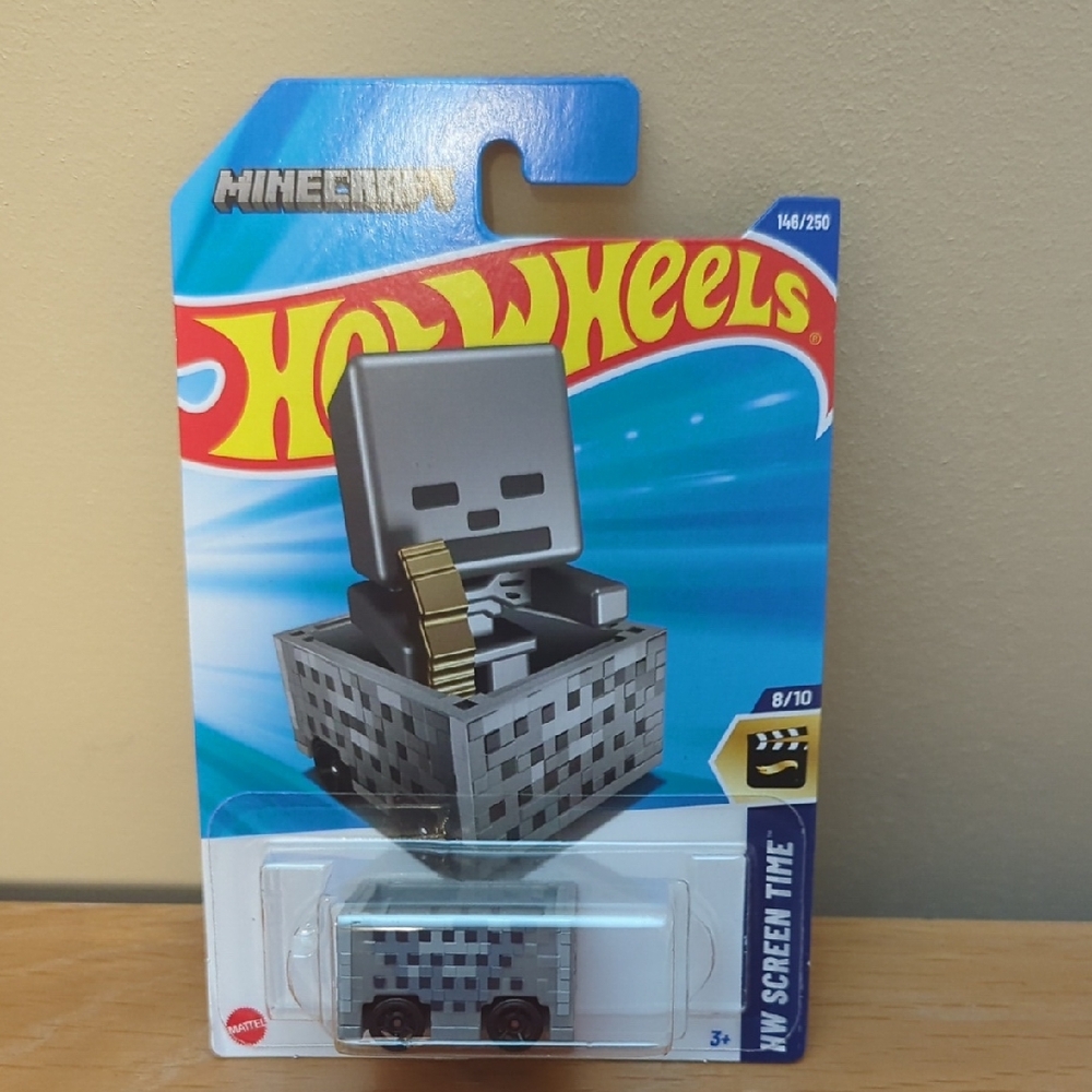 Hot Wheels Minecraft Minecart  new